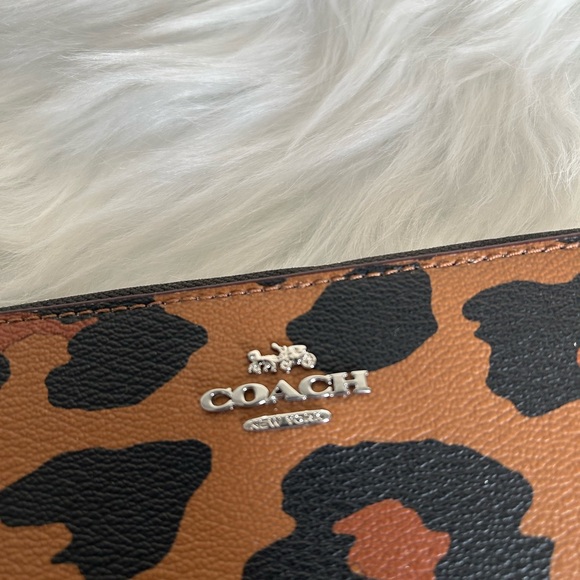 Coach Accordion Zip Around Wallet Wristlet with Leopard print - Picture 5 of 5